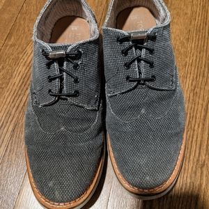 Toms Brogue Distressed Oxfords